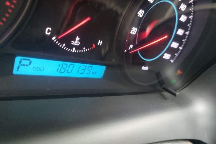 Used Chevrolet Captiva 2012 2.4L Two-Wheel Drive City Edition 5 Seats Odometer Close Up