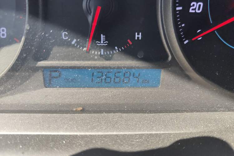 Used Chevrolet Captiva 2012 2.4L 4x4 Flagship Edition 7 Seats Odometer Close Up