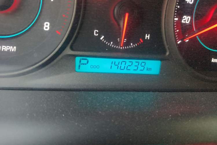 Used Chevrolet Captiva 2012 2.4L 4x4 Flagship Edition 7 Seats Odometer Close Up