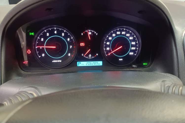 Used Chevrolet Captiva 2012 2.4L 4x4 Flagship Edition 7 Seats Odometer Close Up