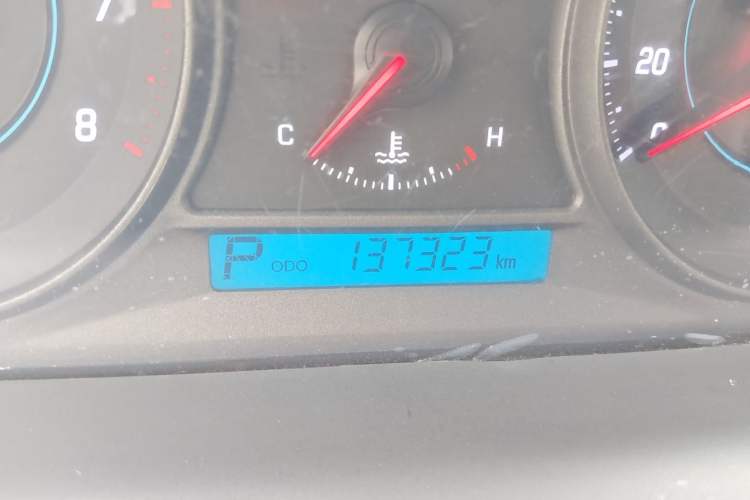 Used Chevrolet Captiva 2012 2.4L 4x4 Flagship Edition 7 Seats Odometer Close Up