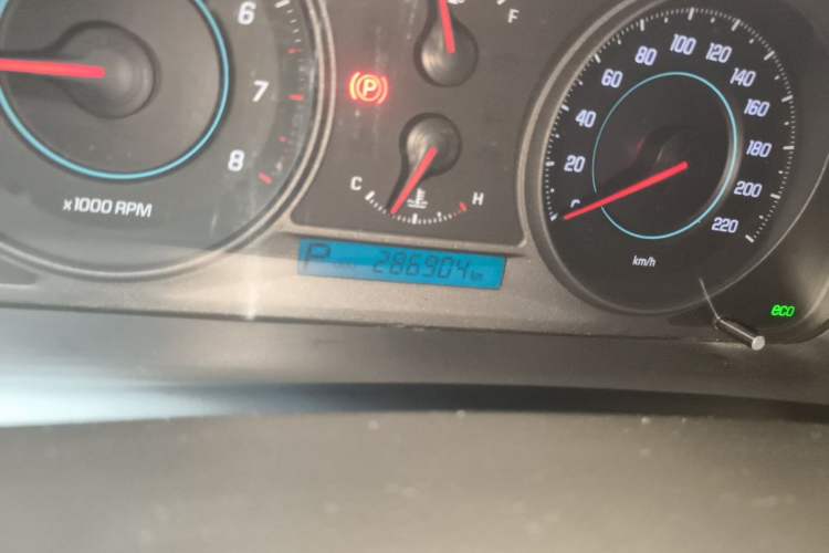 Used Chevrolet Captiva 2012 2.4L 4x4 Flagship Edition 7 Seats Odometer Close Up
