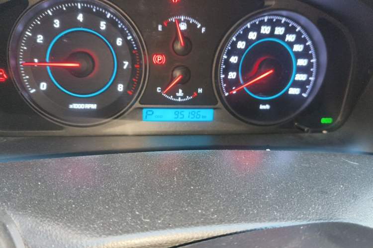 Used Chevrolet Captiva 2012 2.4L 4x4 City Navigation Version 5 Seats Odometer Close Up