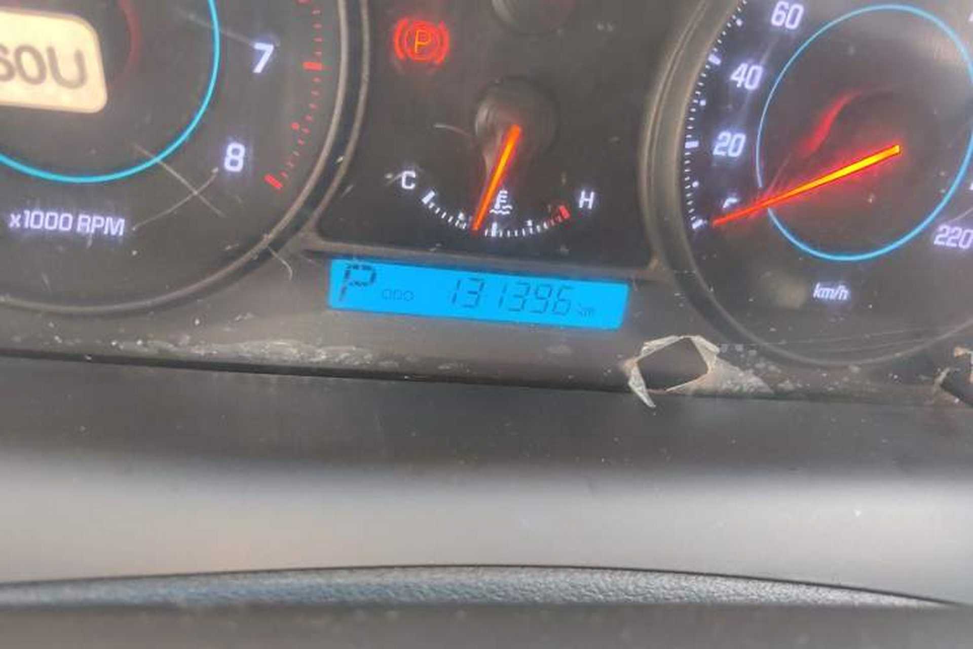 Used Chevrolet Captiva 2012 2.4L 4x4 Flagship Edition 7 Seats Odometer Close Up