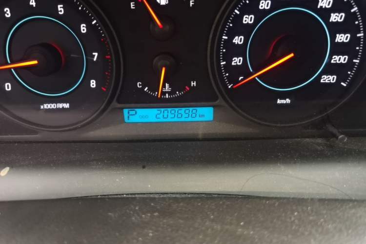 Used Chevrolet Captiva 2012 2.4L 4x4 Flagship Edition 7 Seats Odometer Close Up