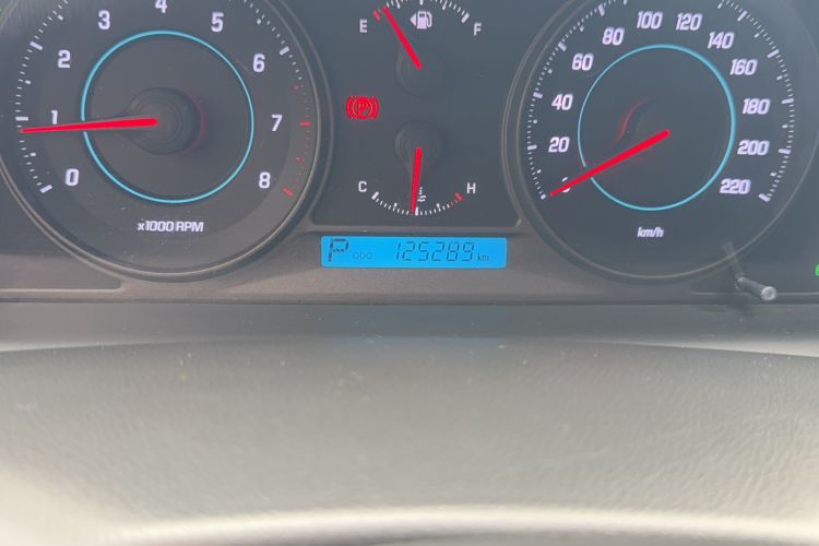 Used Chevrolet Captiva 2012 2.4L 4x4 Flagship Edition 7 Seats Odometer Close Up