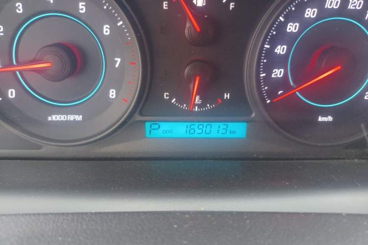 Used Chevrolet Captiva 2012 2.4L 4x4 Flagship Edition 7 Seats Odometer Close Up