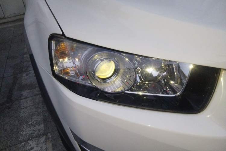 Used Chevrolet Captiva 2012 2.4L Two-Wheel Drive City Edition 5 Seats Right Front Headlight