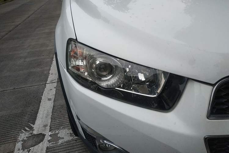 Used Chevrolet Captiva 2012 2.4L 4x4 Flagship Edition 7 Seats Right Front Headlight