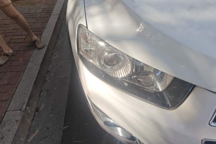 Used Chevrolet Captiva 2012 2.4L 4x4 Flagship Edition 7 Seats Right Front Headlight