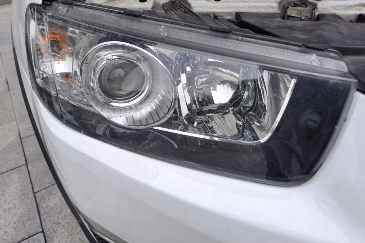 Used Chevrolet Captiva 2012 2.4L 4x4 Flagship Edition 7 Seats Right Front Headlight