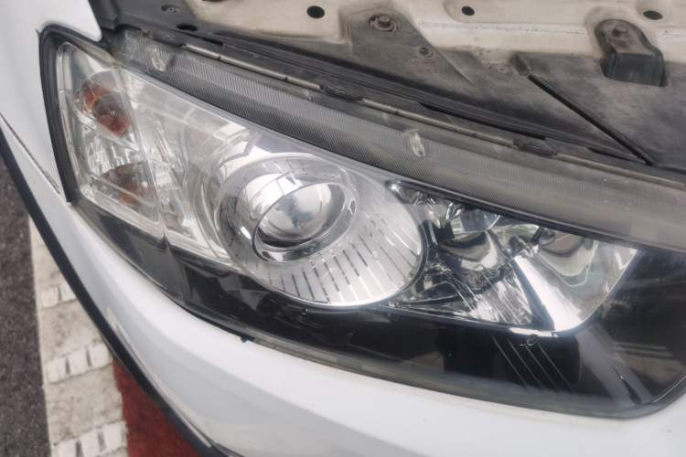 Used Chevrolet Captiva 2012 2.4L 4x4 Flagship Edition 7 Seats Right Front Headlight