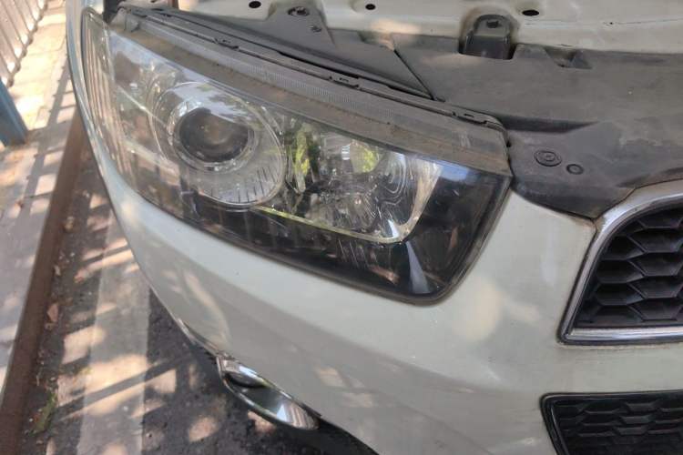 Used Chevrolet Captiva 2012 2.4L 4x4 Flagship Edition 7 Seats Right Front Headlight