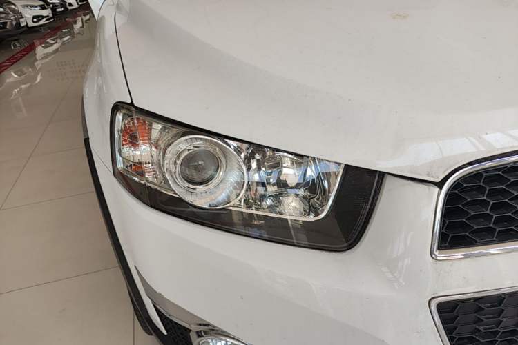 Used Chevrolet Captiva 2012 2.4L 4x4 Flagship Edition 7 Seats Right Front Headlight