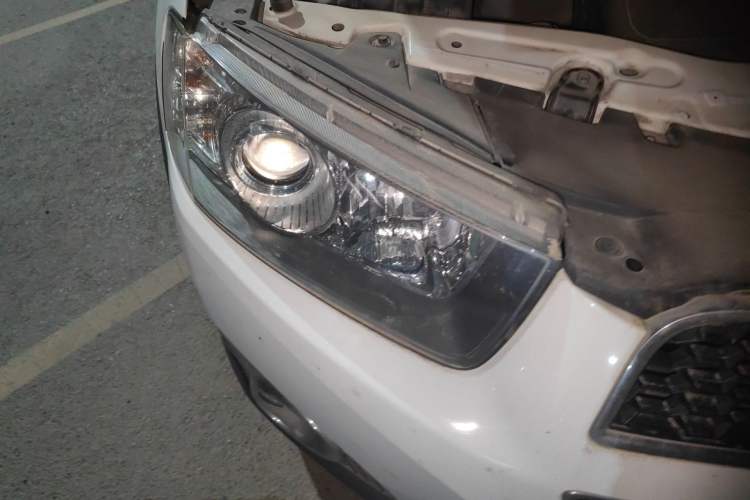 Used Chevrolet Captiva 2012 2.4L 4x4 Flagship Edition 7 Seats Right Front Headlight