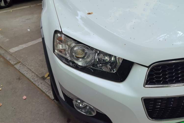 Used Chevrolet Captiva 2012 2.4L 4x4 Flagship Edition 7 Seats Right Front Headlight