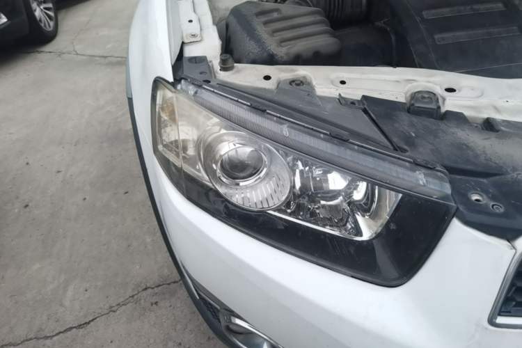 Used Chevrolet Captiva 2012 2.4L 4x4 Flagship Edition 7 Seats Right Front Headlight