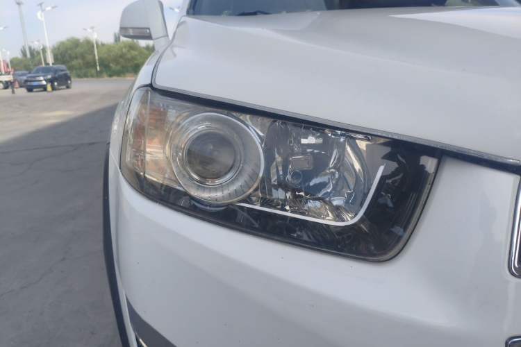 Used Chevrolet Captiva 2012 2.4L 4x4 Flagship Edition 7 Seats Right Front Headlight