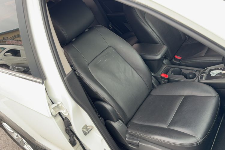 Used Chevrolet Captiva 2012 2.4L 4x4 Flagship Edition 7 Seats Right Front Seat