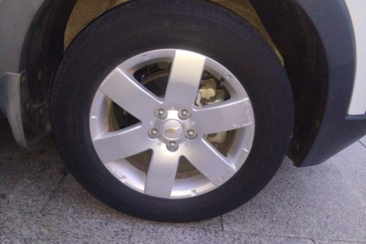 Used Chevrolet Captiva 2012 2.4L Two-Wheel Drive City Edition 5 Seats Right Front Wheel Hub