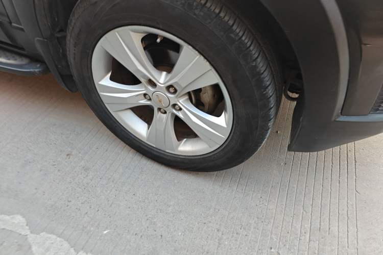 Used Chevrolet Captiva 2012 2.4L 4x4 Flagship Edition 7 Seats Right Front Wheel Hub