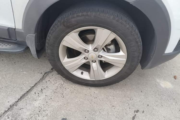 Used Chevrolet Captiva 2012 2.4L 4x4 Flagship Edition 7 Seats Right Front Wheel Hub
