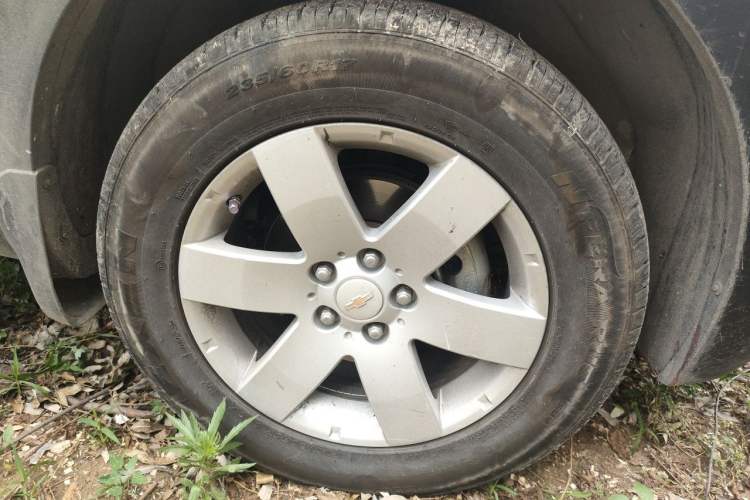 Used Chevrolet Captiva 2012 2.4L Two-Wheel Drive City Edition 5 Seats Right Front Wheel Hub