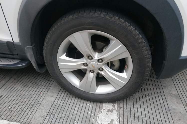 Used Chevrolet Captiva 2012 2.4L 4x4 Flagship Edition 7 Seats Right Front Wheel Hub