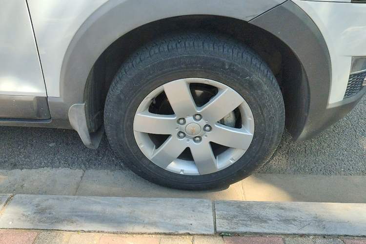 Used Chevrolet Captiva 2012 2.4L Two-Wheel Drive City Edition 5 Seats Right Front Wheel Hub