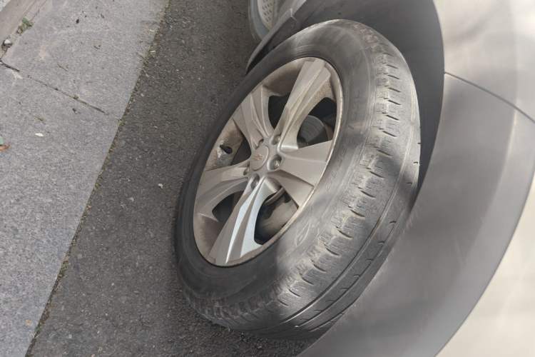 Used Chevrolet Captiva 2012 2.4L 4x4 Flagship Edition 7 Seats Right Front Wheel Hub