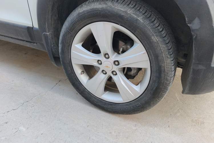 Used Chevrolet Captiva 2012 2.4L 4x4 Flagship Edition 7 Seats Right Front Wheel Hub
