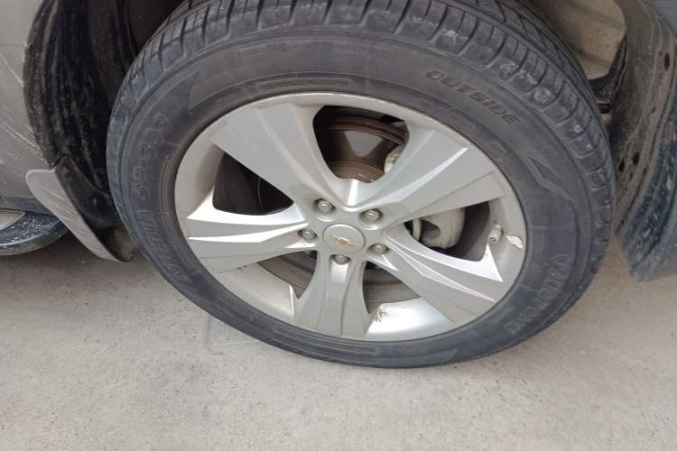 Used Chevrolet Captiva 2012 2.4L 4x4 Flagship Edition 7 Seats Right Front Wheel Hub