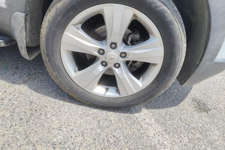 Used Chevrolet Captiva 2012 2.4L 4x4 Flagship Edition 7 Seats Right Front Wheel Hub