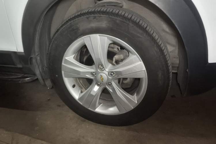 Used Chevrolet Captiva 2012 2.4L 4x4 Flagship Edition 7 Seats Right Front Wheel Hub