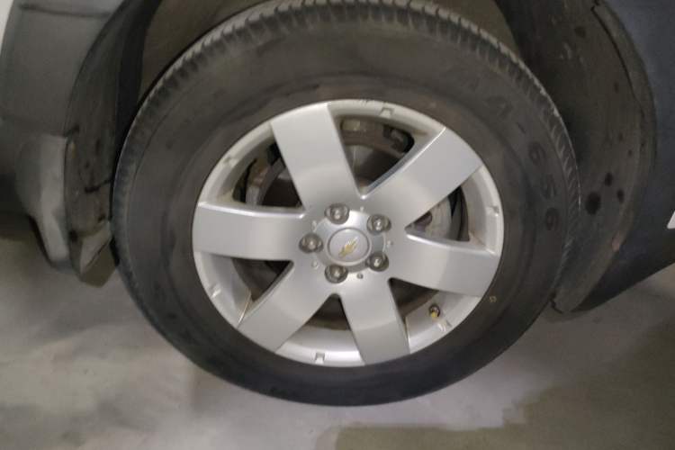 Used Chevrolet Captiva 2012 2.4L 4x4 Luxury Edition 5 Seats Right Front Wheel Hub