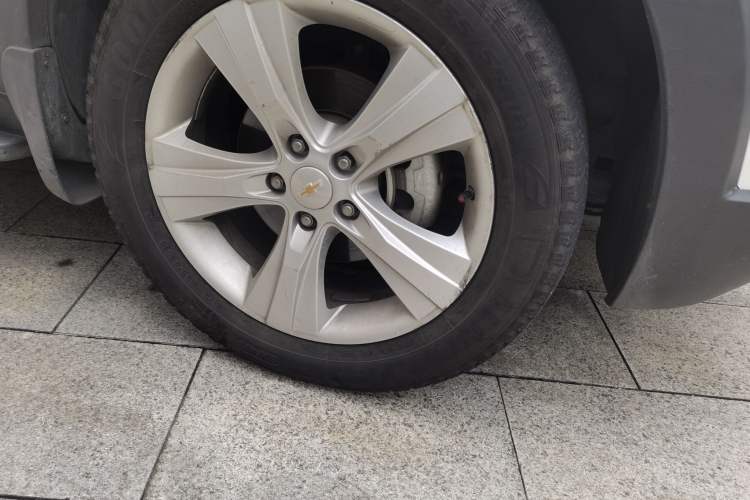 Used Chevrolet Captiva 2012 2.4L 4x4 Flagship Edition 7 Seats Right Front Wheel Hub