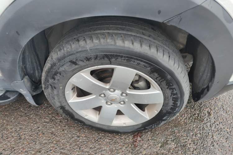 Used Chevrolet Captiva 2012 2.4L Two-Wheel Drive City Edition 5 Seats Right Front Wheel Hub
