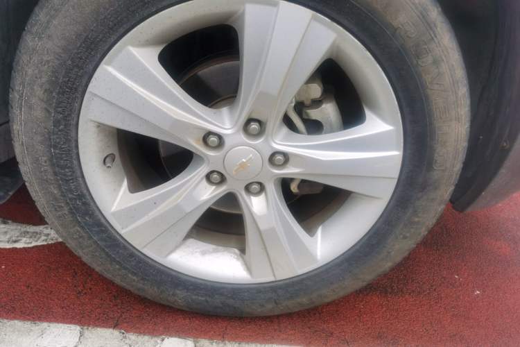 Used Chevrolet Captiva 2012 2.4L 4x4 Flagship Edition 7 Seats Right Front Wheel Hub