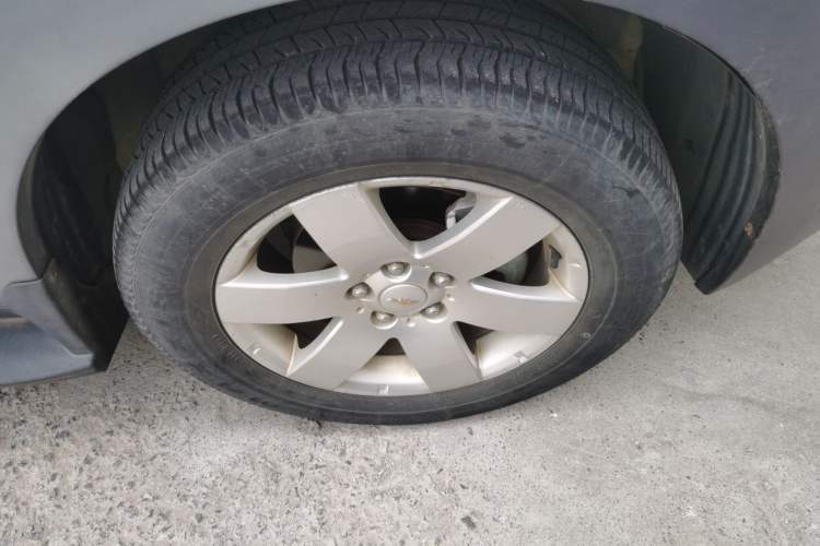 Used Chevrolet Captiva 2012 2.4L Two-Wheel Drive City Edition 5 Seats Right Front Wheel Hub