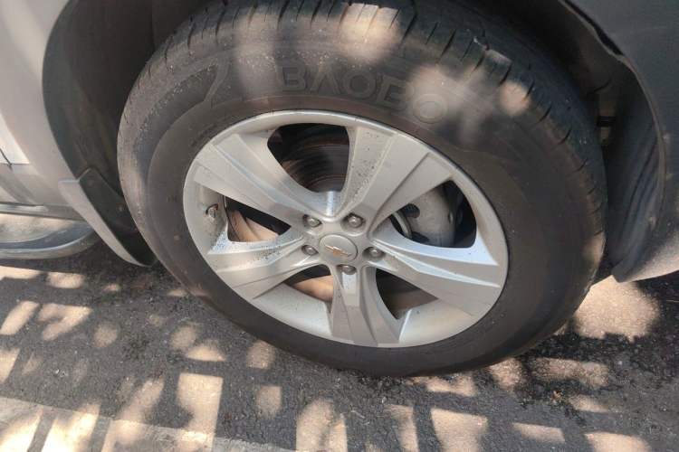 Used Chevrolet Captiva 2012 2.4L 4x4 Flagship Edition 7 Seats Right Front Wheel Hub