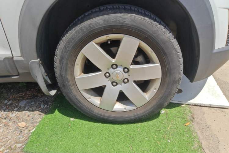 Used Chevrolet Captiva 2012 2.4L Two-Wheel Drive City Edition 5 Seats Right Front Wheel Hub