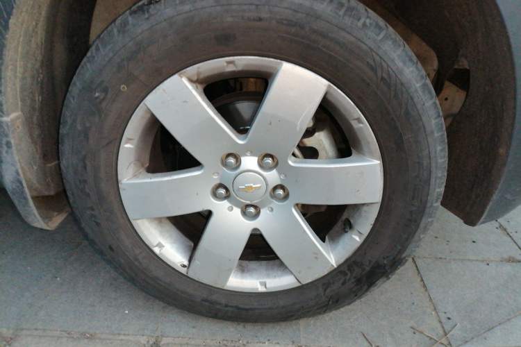 Used Chevrolet Captiva 2012 2.4L Two-Wheel Drive City Edition 5 Seats Right Front Wheel Hub
