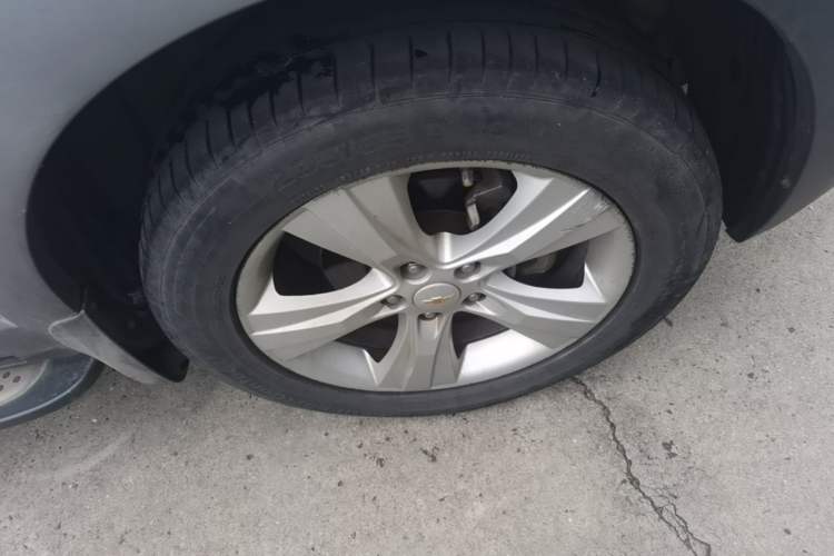 Used Chevrolet Captiva 2012 2.4L 4x4 Flagship Edition 7 Seats Right Front Wheel Hub