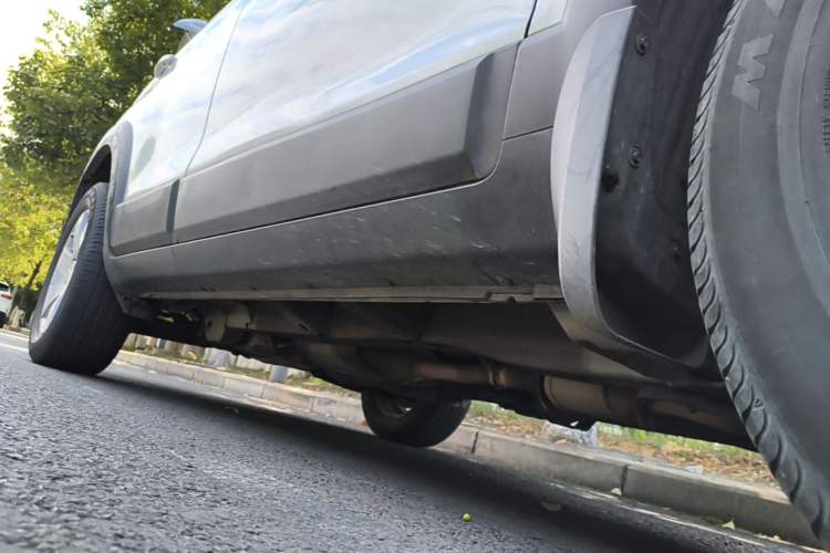 Used Chevrolet Captiva 2012 2.4L Two-Wheel Drive City Edition 5 Seats Right Side Sill