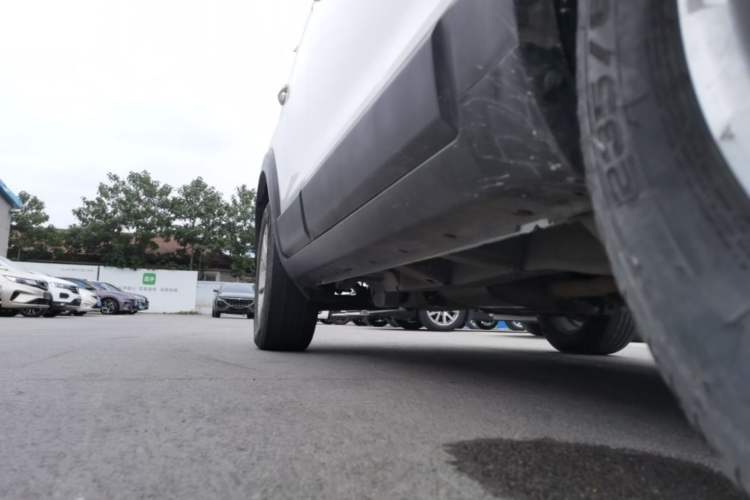 Used Chevrolet Captiva 2012 2.4L 4x4 Luxury Edition 5 Seats Right Side Sill