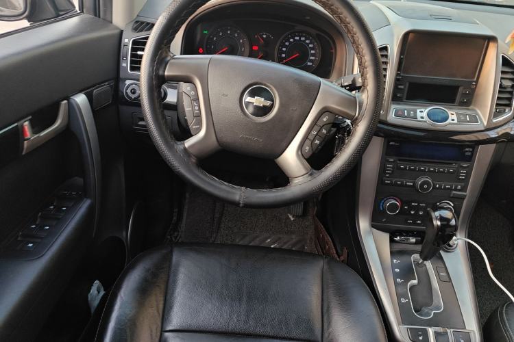 Used Chevrolet Captiva 2012 2.4L 4x4 Flagship Edition 7 Seats Steering Wheel