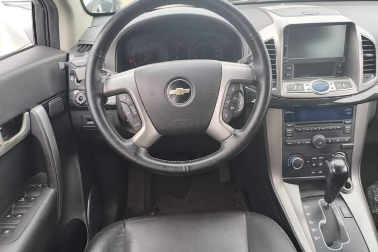 Used Chevrolet Captiva 2012 2.4L 4x4 Flagship Edition 7 Seats Steering Wheel