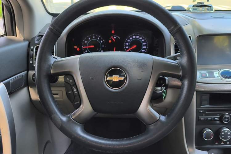 Used Chevrolet Captiva 2012 2.4L Two-Wheel Drive City Edition 5 Seats Steering Wheel