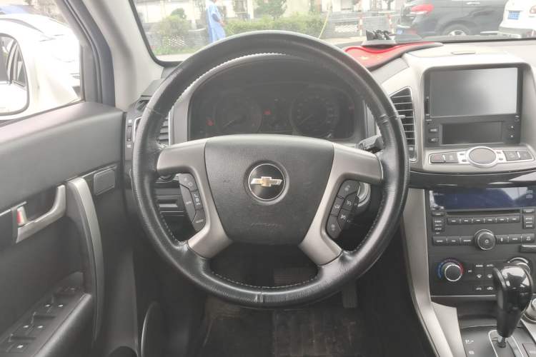 Used Chevrolet Captiva 2012 2.4L 4x4 Flagship Edition 7 Seats Steering Wheel