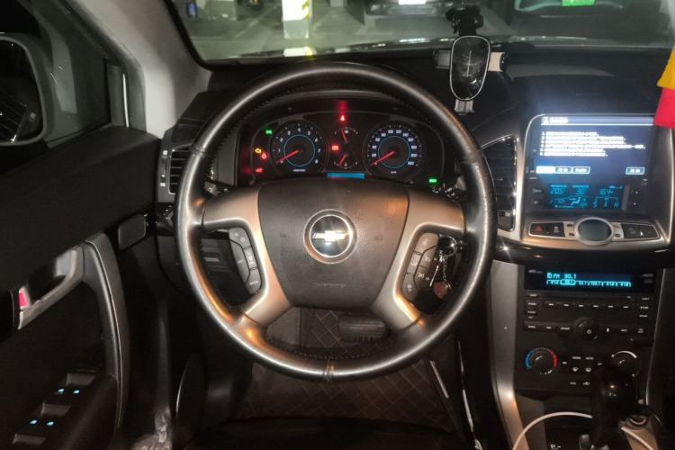Used Chevrolet Captiva 2012 2.4L 4x4 Flagship Edition 7 Seats Steering Wheel